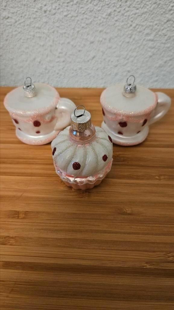 3 kerstballen, 2 theekopjes met 1 cupcake, NIEUWstaat!, Diversen, Kerst, Zo goed als nieuw, Ophalen of Verzenden