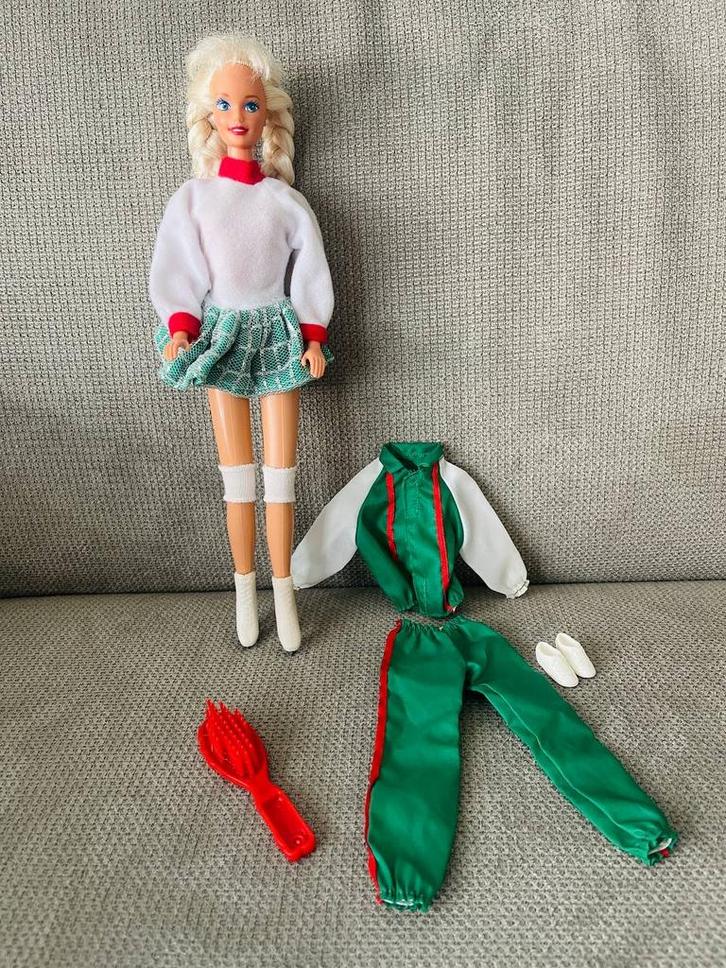 Vintage schaats Barbie Pop met Kleding & Accessoires, Kinderen en Baby's, Speelgoed | Poppen, Gebruikt, Barbie, Ophalen of Verzenden