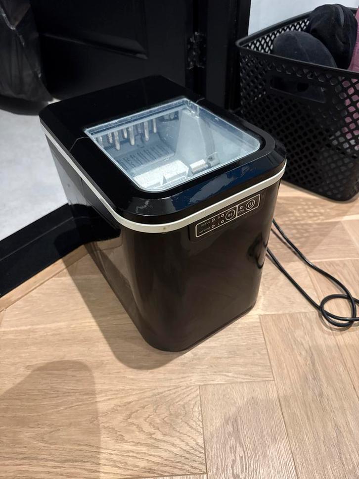 Ijsmachine - Snel ijs maken!, Witgoed en Apparatuur, IJsmachines, Zo goed als nieuw, Zelfvriezend, Ophalen