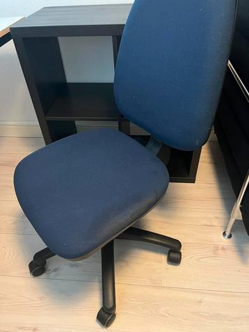 Comfortabele bureaustoel beschikbaar voor biedingen
