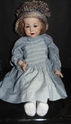 Porseleinen Simon & Halbig pop smockjurk Kämmer & Reinhardt, Verzamelen, Ophalen of Verzenden, Nieuw, Pop