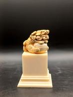 Ivoor antiek netsuke van een Shishi Edo periode, Ophalen of Verzenden