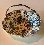 Antiek Maastrichts aardewerk mandje met bloemmotief Beatrix, Ophalen of Verzenden