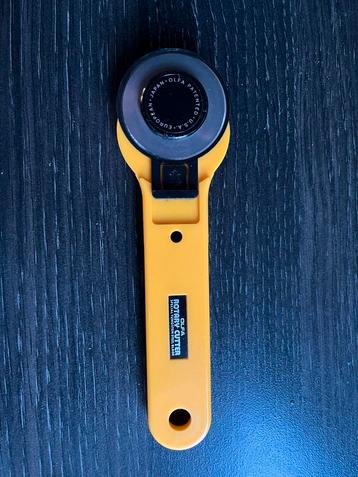 Olfa rolmes. Stofsnijder. Rotary cutter 45mm beschikbaar voor biedingen
