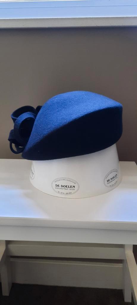 Donkerblauwe vilten winterse dop hoed feestelijk strass, Kleding | Dames, Hoeden en Petten, Zo goed als nieuw, Hoed, 58 cm (L, 7¼ inch) of meer