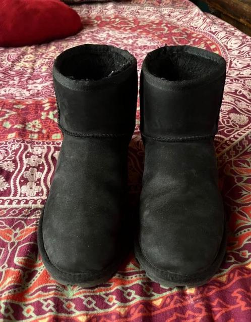 Super leuke Ugg's mini met stevige zool maat 38 nu 99,99€, Kleding | Dames, Schoenen, Gedragen, Lage of Enkellaarzen, Zwart, Ophalen of Verzenden