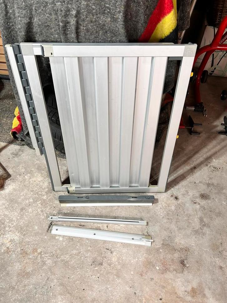 Munchkin Loft Traphekje (voorheen Lindam Numigate Aluminium), Kinderen en Baby's, Traphekjes, Zo goed als nieuw, Overige typen