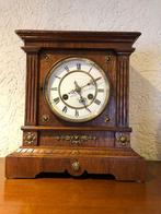 Engelse pendule met half uur slagwerk, Ophalen