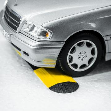 1:18 miniatuur drempel zwartgeel modelauto wegrolbeveiliging beschikbaar voor biedingen