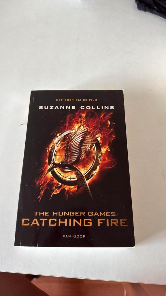 Suzanne Collins - Catching fire, Boeken, Thrillers, Zo goed als nieuw, Nederland, Ophalen of Verzenden