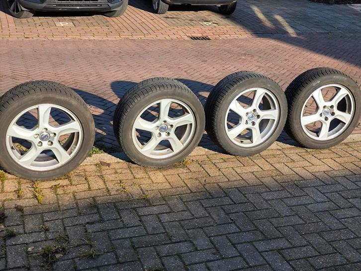 Volvo Winterbanden 17 inch V70, XC70, XC90 lichtmetalen velg, Auto-onderdelen, Banden en Velgen, Banden en Velgen, Winterbanden