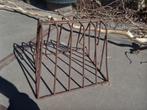 Ijzeren hooiruif die op hek geplaatst moet worden, Dieren en Toebehoren, Schapen, Geiten en Varkens, Meerdere dieren, Schaap