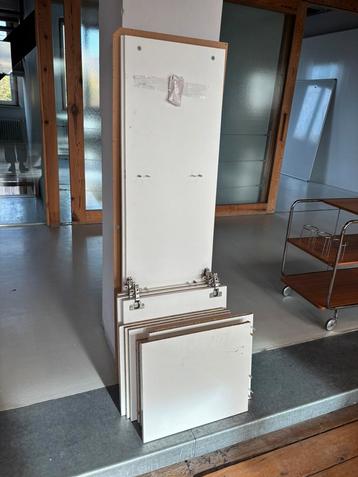 Gratis afhalen grote billy kasten met deur ikea beschikbaar voor biedingen