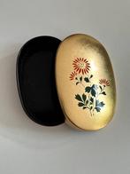 zeer mooie goud, zwart en rood gelakte doos 10 x 6,5 x H 2cm, Ophalen of Verzenden
