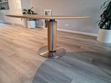 Italiaanse design eettafel - massief hout met RVS voet beschikbaar voor biedingen