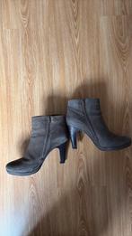 Te koop suede korte dames laatsjes maat 39, Kleding | Dames, Bruin, Ophalen of Verzenden, La Rosetta, Gedragen