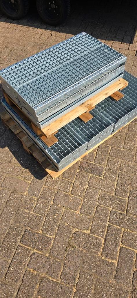 Traptreden 5 stuks van 800x230mm verzinkte treden, 80x23cm., Doe-het-zelf en Verbouw, Ladders en Trappen, Nieuw, Ophalen