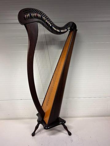 Aangeboden een mooie Camac harp, haakjesharp beschikbaar voor biedingen