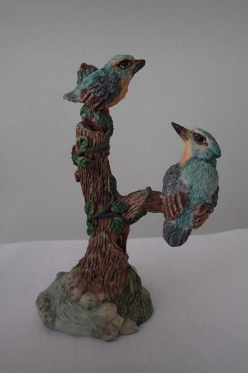 Beeldje met vogels beschikbaar voor biedingen