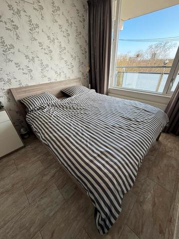 Bed incl. matras& lattenbodem 2 nachtkastjes& dressoir– IKEA