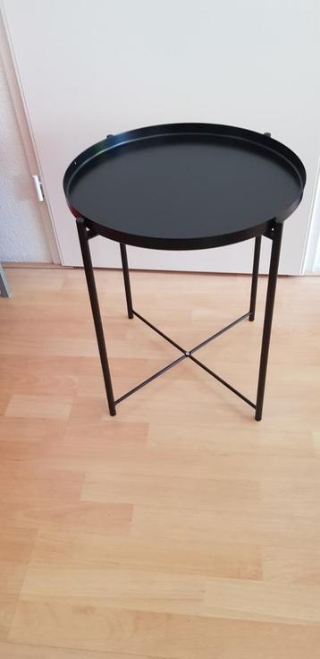 Ikea
Gladom
rond
metalen bijzettafeltje
met een los dienblad beschikbaar voor biedingen