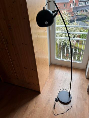 Vloerlamp industrieel beschikbaar voor biedingen