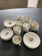 Engels servies Wedgwood, serie moss rose, Ophalen, Zo goed als nieuw, Wedgwood, Kop(pen) en/of Schotel(s)