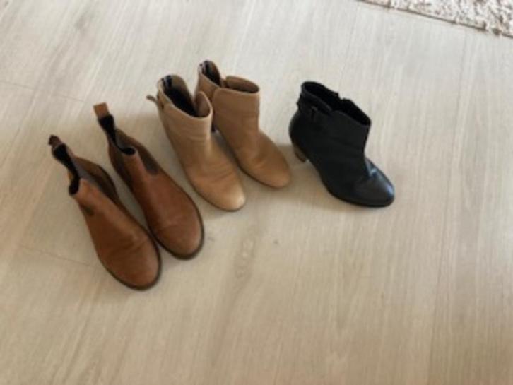 3 paar enkel laarsje 2 x met hak +1 x plat  37, Kleding | Dames, Schoenen, Zo goed als nieuw, Lage of Enkellaarzen, Overige kleuren