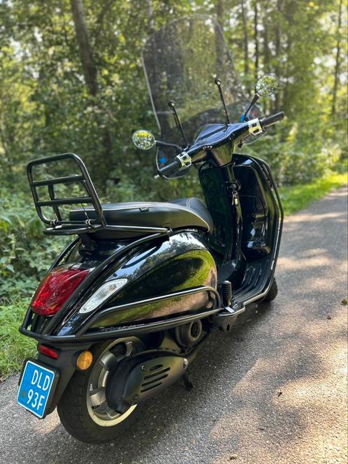 Vespa Primavera 2018 Zwart FULL OPTION, Fietsen en Brommers, Scooters | Vespa, Zo goed als nieuw, Overige modellen, Benzine, Ophalen of Verzenden