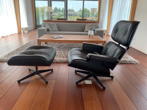Vitra Eames Lounge Chair & Ottoman - in staat van nieuw, Huis en Inrichting, Fauteuils, Zo goed als nieuw, Ophalen