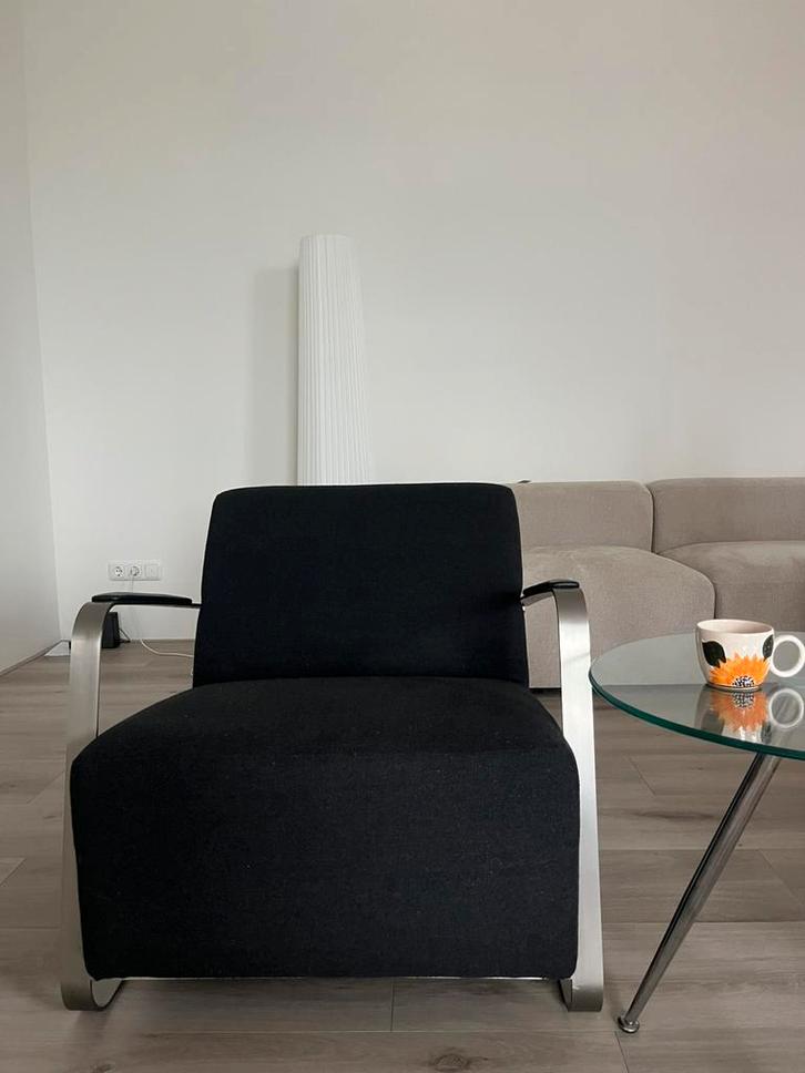 Adwin Fauteuil van Zuiver – Comfortabele Retro Designstoel, Huis en Inrichting, Fauteuils, Zo goed als nieuw, Metaal, 50 tot 75 cm