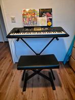 Keyboard met kruk, standaard & bladmuziek, Muziek en Instrumenten, Keyboards, Overige aantallen, Zo goed als nieuw, Met standaard