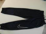 Nike trainingsbroek 137-147, Broek, Jongen of Meisje, Nieuw, Ophalen of Verzenden