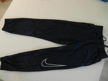Nike trainingsbroek 137-147 beschikbaar voor biedingen