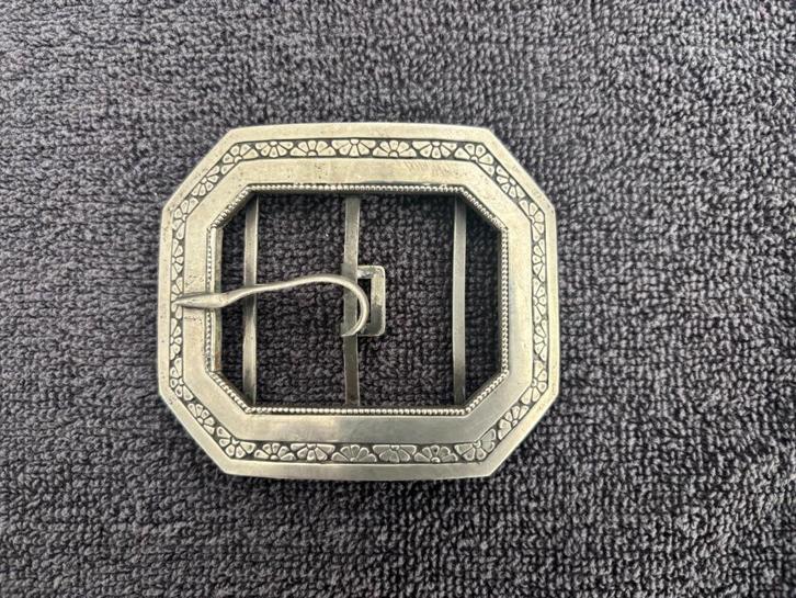 Antieke zilveren gesp met bloemmotief., Antiek en Kunst, Antiek | Goud en Zilver, Zilver, Ophalen of Verzenden