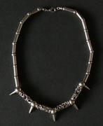 Mooie Gothic Ketting met spikes en opengewerkte buisjes, Marktplaats@koningsieraden.nl, Overige materialen, Nieuw, Ophalen of Verzenden