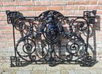 Franse gietijzeren balkonhek met medalion., Tuin en Terras, Ophalen, Nieuw, IJzer, Sierhekwerk