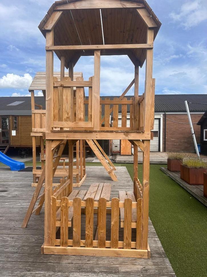 Speeltoren Armin showmodel, Kinderen en Baby's, Speelgoed | Buiten | Speeltoestellen, Zo goed als nieuw, Glijbaan, Overige typen