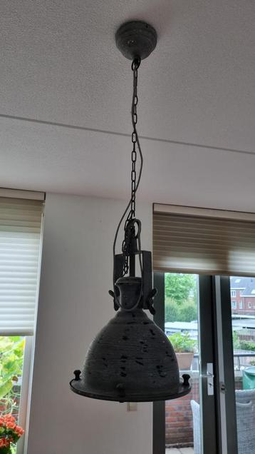 Industriële lamp beschikbaar voor biedingen