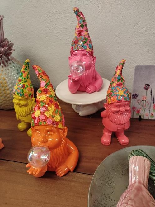 Kleurrijke hippie kabouter gnoom met kauwgombal, Huis en Inrichting, Woonaccessoires | Overige, Nieuw, Ophalen of Verzenden