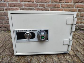 Zeer robuuste en brandwerende kluis van De Raat  beschikbaar voor biedingen