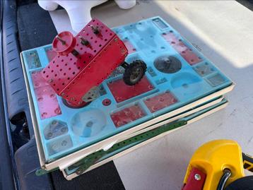 Meccano Vintage 3 dozen met boekjes beschikbaar voor biedingen