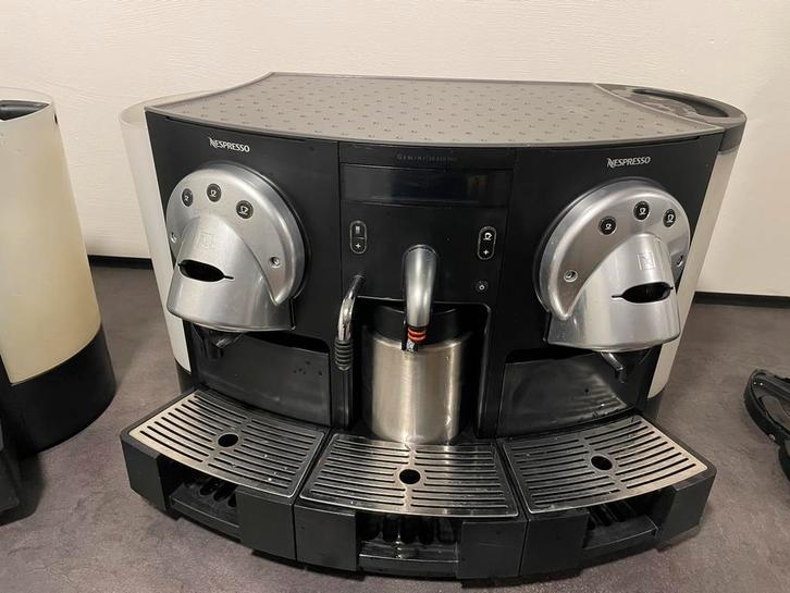 Nespresso koffiemachines 2x gemini, Witgoed en Apparatuur, Koffiezetapparaten, Gebruikt, Koffiepads en cups, Koffiemachine, 10 kopjes of meer