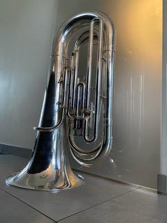 Bes bas, Jupiter JCB 384S, Muziek en Instrumenten, Blaasinstrumenten | Tuba's, Zo goed als nieuw, Bes-tuba, Met koffer of draagtas