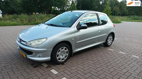Peugeot 206 1.4 Airco / Cruise / Trekhaak, Auto's, Peugeot, Bedrijf, Te koop, ABS, Airbags, Airconditioning, Boordcomputer, Centrale vergrendeling
