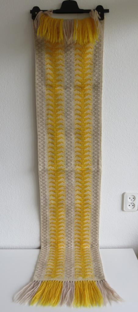 moderne Vintage doorstopwerk tafelloper geel met beige, Huis en Inrichting, Tafelkleden, Zo goed als nieuw, Rechthoek, Binnen