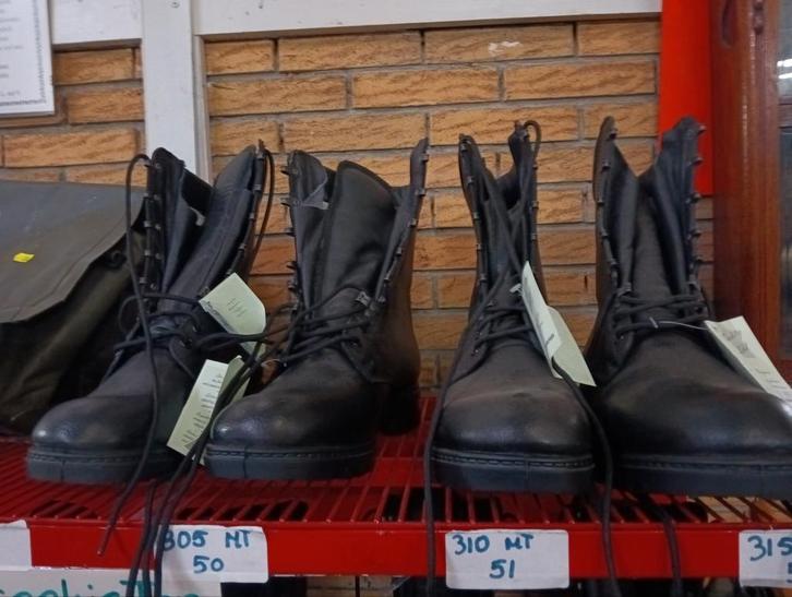 Leger kisten., Doe-het-zelf en Verbouw, Veiligheidskleding, Ophalen