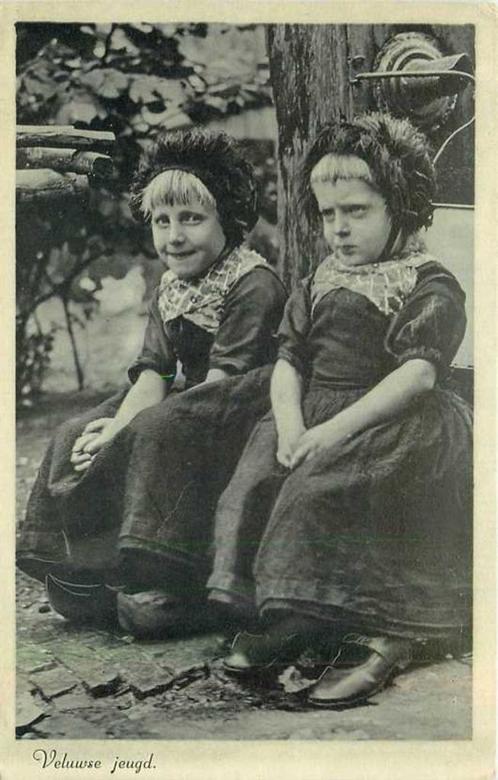 (380-172-005) Veluwse Jeugd, Verzamelen, Ansichtkaarten | Nederland, Gelderland, Verzenden