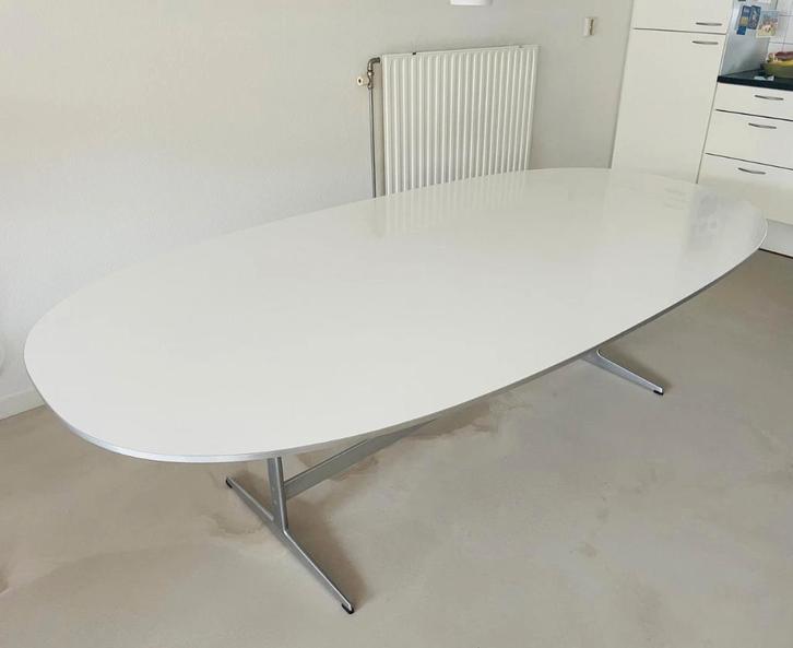 Fritz Hansen Superellipse tafel / bureau, Huis en Inrichting, Tafels | Eettafels, Gebruikt, 100 tot 150 cm, 200 cm of meer, Vijf personen of meer