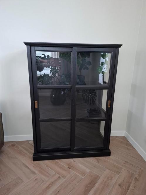 Zwarte vitrinekast Ikea Malsjo, Huis en Inrichting, Kasten | Vitrinekasten, Zo goed als nieuw, 25 tot 50 cm, Glas, Ophalen